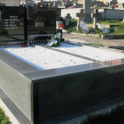Dvodjelne Grobnice 25